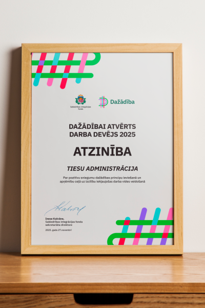 Attēlā redzams saņemtais apbalvojums