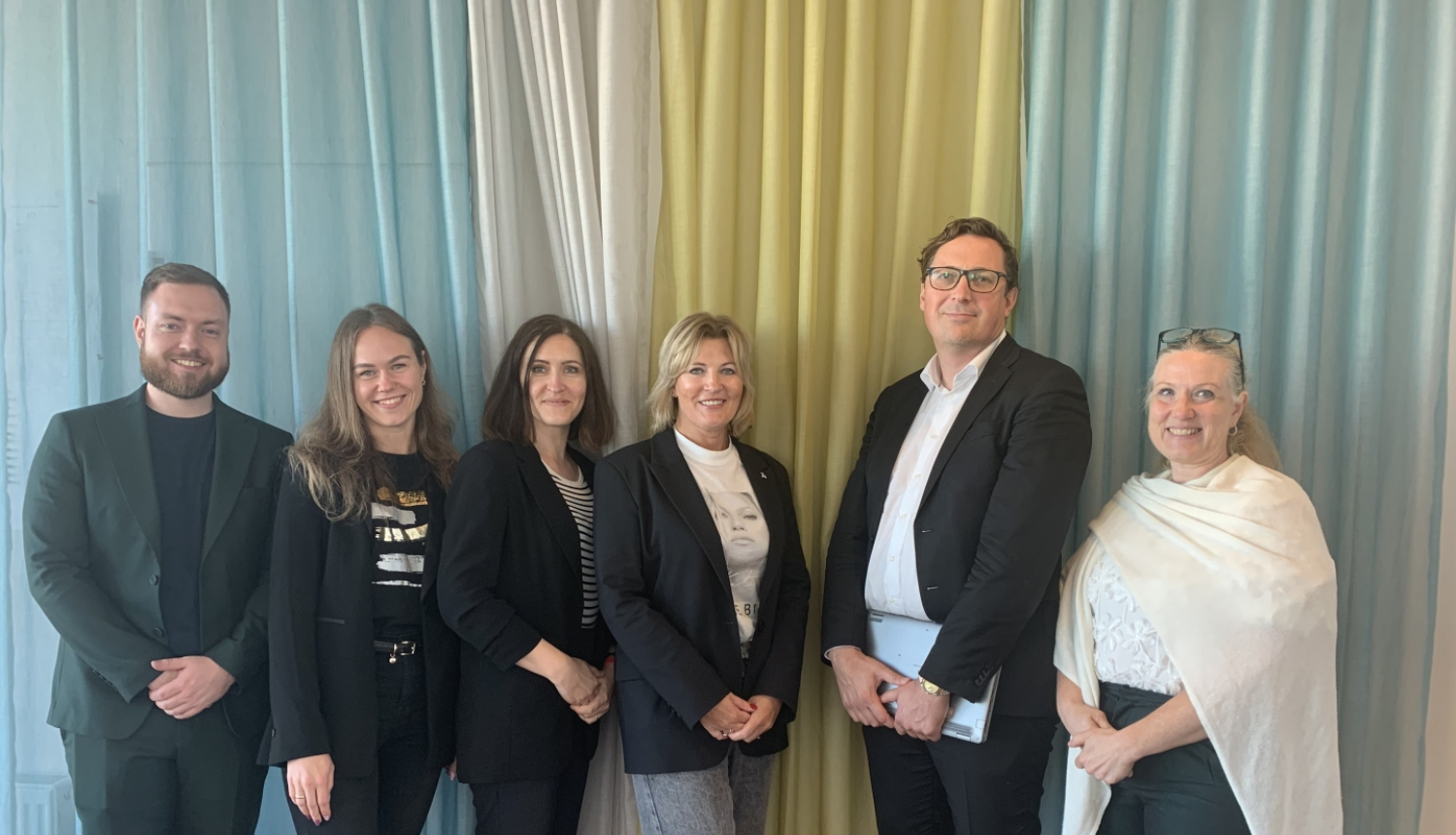 Attēlā Latvijas delegācijas pārstāvji 
