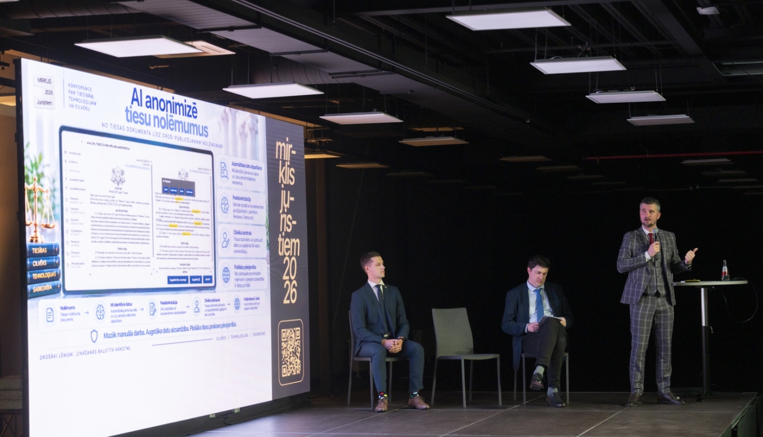 Attēlā konferenču zāle ar dalībniekiem