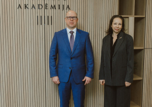 Attēlā redzami ģenerālprokurors Armīns Meisters un Tieslietu akadēmijas direktore Laila Jurcēna 