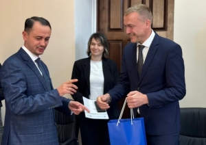 Attēls ar delegāciju
