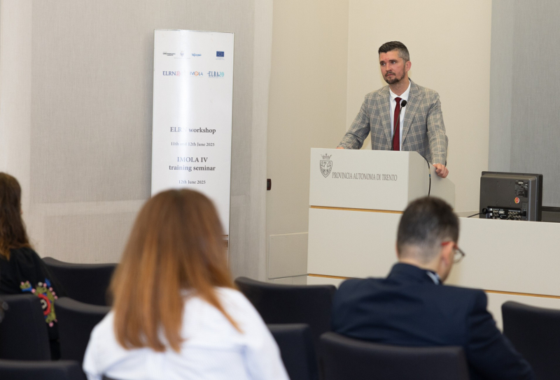 Attēlā konferenču zāle ar dalībniekiem