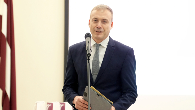 Attēlā redzams Tiesu administrācijas direktors Andris Munda