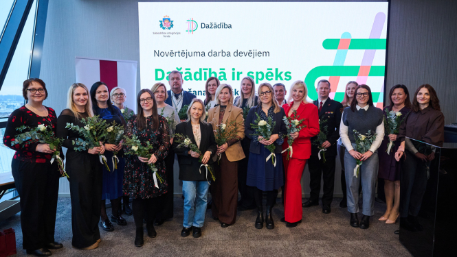 Attēlā redzami apbalvojuma saņēmēji