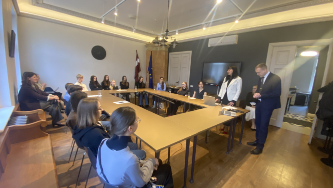 Attēlā redzami pasākuma dalībnieki