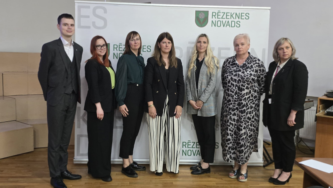 attēlā Tiesu darbinieku ētikas komisijas locekļi