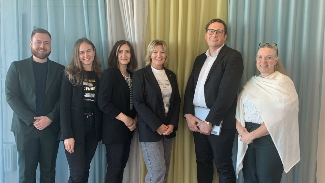 Attēlā Latvijas delegācijas pārstāvji 
