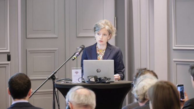 Attēlā attēlota Tieslietu ministrijas valsts sekretāra vietniece ārvalstu sadarbības un stratēģijas jautājumos Kristīne Pommere