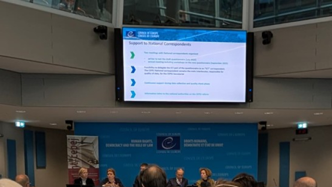 Attēlā konferenču zāle ar dalībniekiem