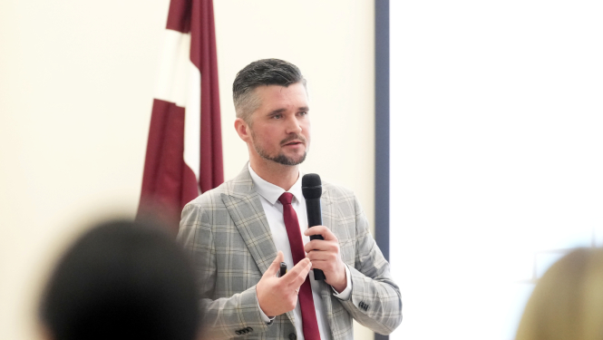 Attēlā redzams Māris Kumerdanks  Tiesu administrācijas Informācijas sistēmu un tehnoloģiju departamenta direktors 