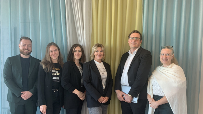 Attēlā Latvijas delegācijas pārstāvji 