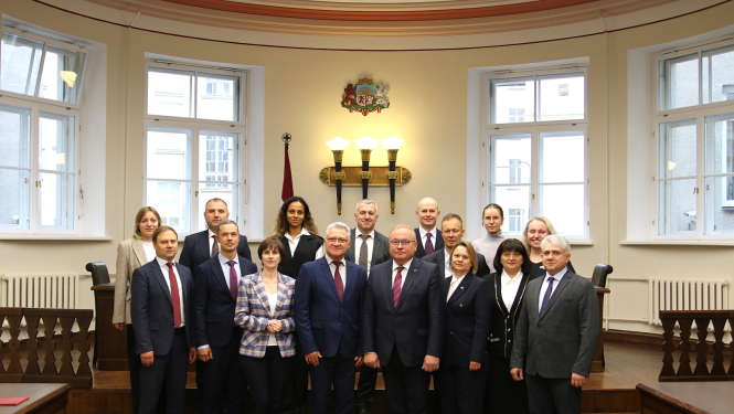 Attēlā redzami visi dalībnieki