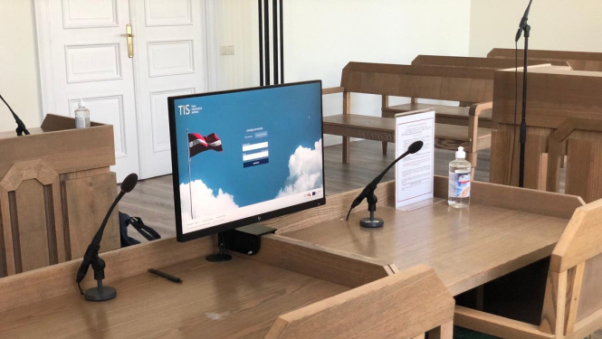 Datora monitorā atvērta tiesu informāciju sistēmu lapa