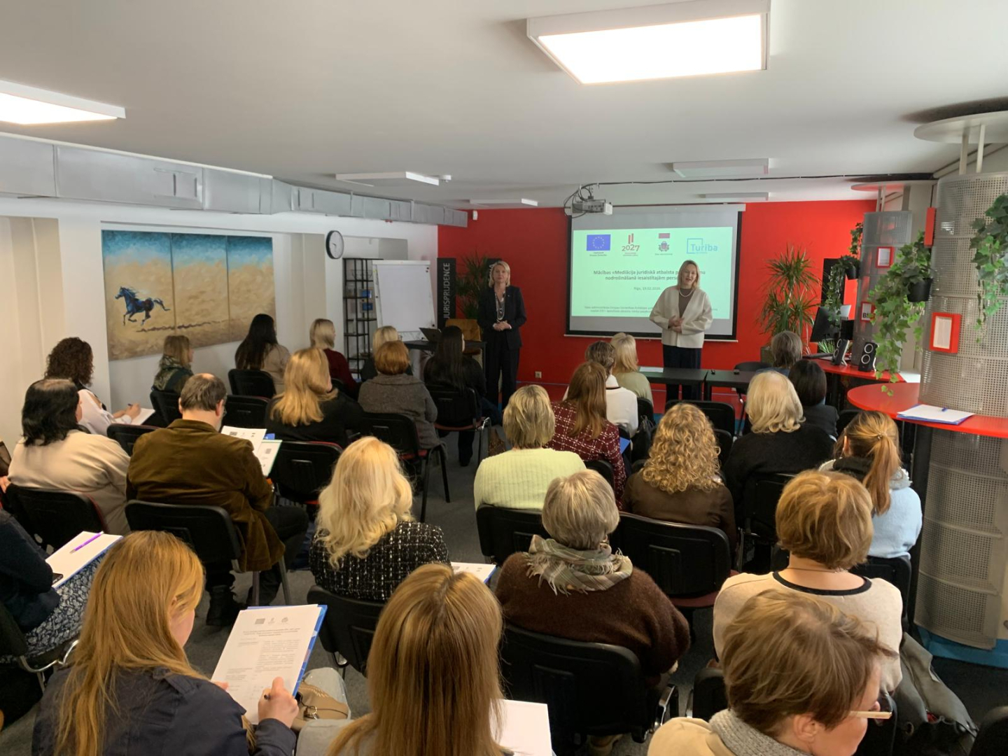 Attēlā redzami apmācību dalībnieki