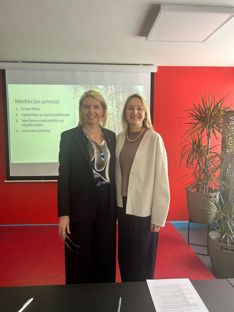 Attēlā redzamas mācību vadītājas