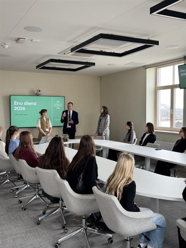 Attēlā redzami pasākuma dalībnieki