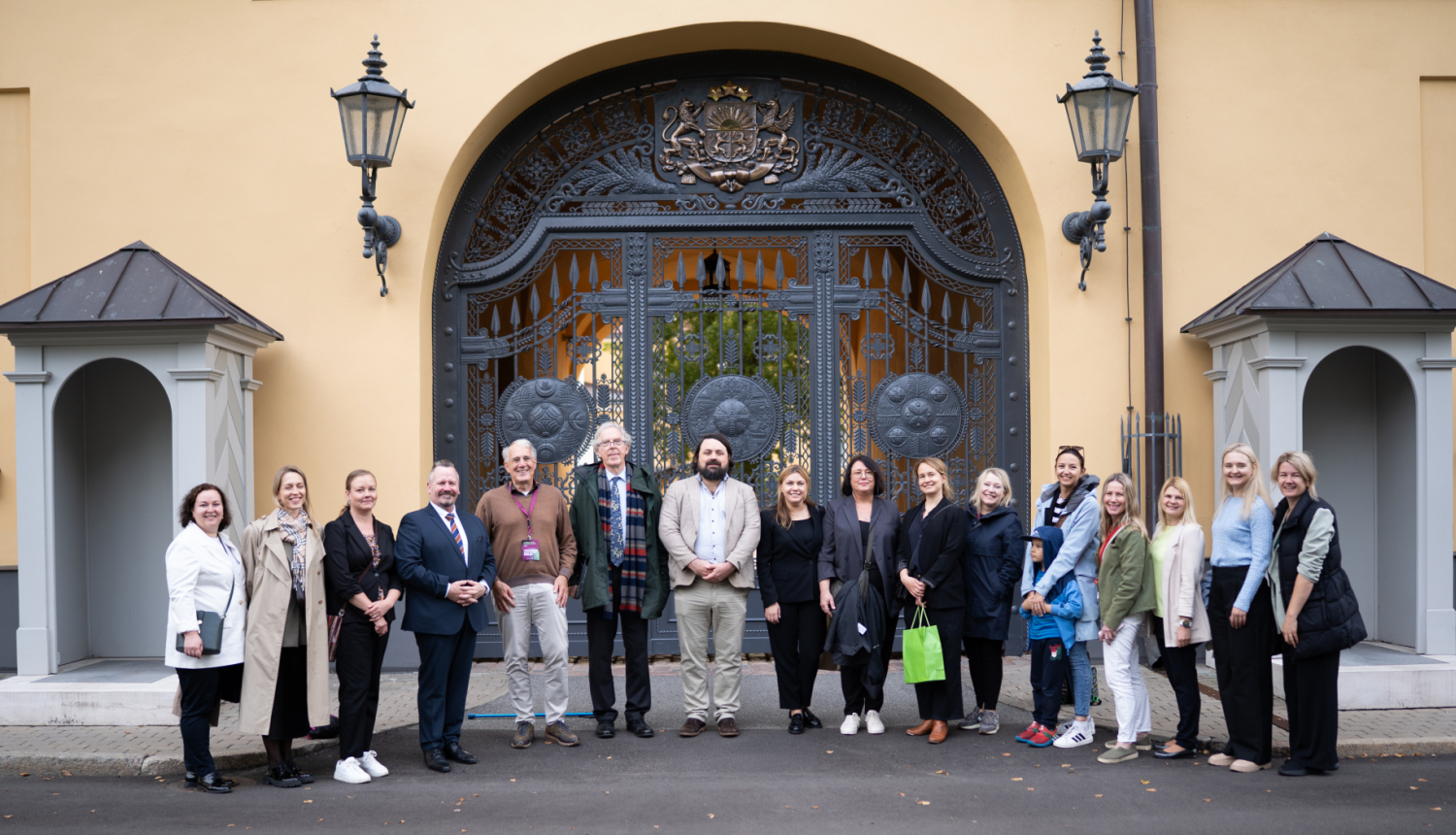 Attēlā redzami visi dalībnieki