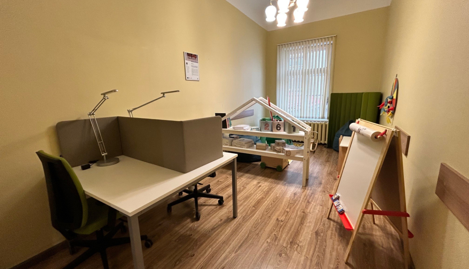 Attēlā redzama pielāgotā bērnu un vecāku telpa