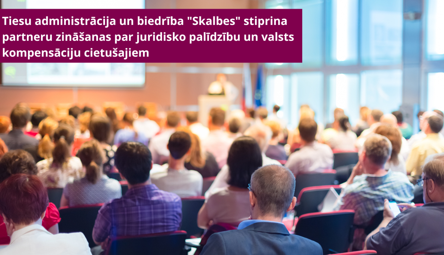 Attēlā redzama konferences telpa, kas piedalās seminārā